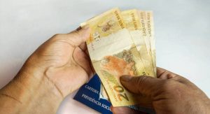 Mínimo de R$ 1.088 amplia diferença entre piso real e o ideal