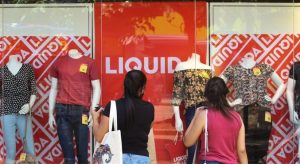 Com até 80% de desconto, liquidações se adaptam à pandemia