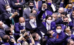 O maior partido do Brasil é o centrão