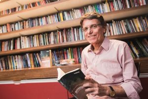 Bate-papo com Hélio Doyle: Bolsonaro aposta no caos e convoca seguidores para aventura golpista