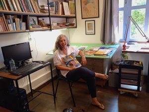 Mônica Lobo: “Nunca a minha arte foi do cotidiano, sempre foi do deslocamento”