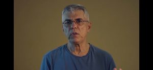 A instigante arte do arquiteto, artista plástico e cartunista Milton Mendes