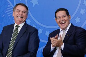 Militares, empresários e políticos conspiram para tirar Bolsonaro das eleições