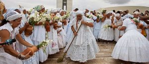 Incompetente para pegar Lázaro, polícia pratica terrorismo nas casas de religião de matriz africana