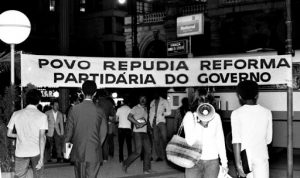 Reforma eleitoral é trama contra a democracia, como foi a reforma partidária no final da ditadura: Bate-papo com Hélio Doyle