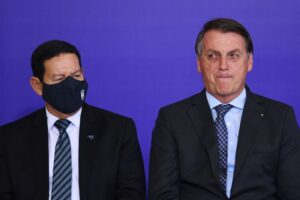 Bolsonaro se rende de vez ao Centrão: Bate-papo com Hélio Doyle