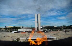 Semipresidencialismo é golpe: Bate-papo com Hélio Doyle