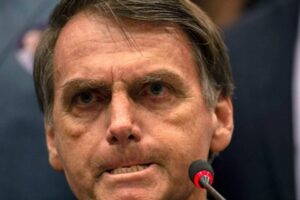 Bolsonaro arrebenta a corda e fascismo avança rumo à ruptura violenta: Bate-papo com Hélio Doyle