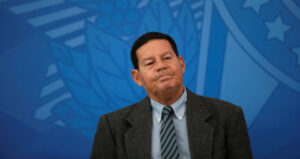 Prisão de Roberto Jefferson e encontro secreto de Mourão com Barroso: Bate-papo com Hélio Doyle