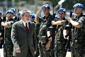Aproximação de Lula com militares é necessária, mas pode ser ineficaz: Bate-papo com Hélio Doyle