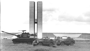 O Pacote de Abril de 1977 é lembrado pelo nosso jovem repórter no recorte do “Baú do Hélio” de hoje