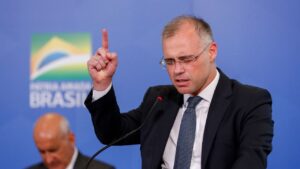 Fascismo, corrupção e ultraliberalismo marcam o desgoverno do genocida: Bate papo com Hélio Doyle