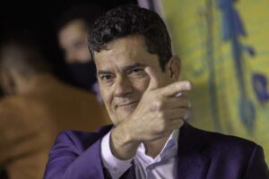 Moro e o dilema de ser a terceira via e conquistar a ultra direita de Bolsonaro: Bate-papo com Hélio Doyle