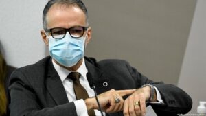 Fascista aprofunda isolamento entre os militares: Bate-papo com Hélio Doyle