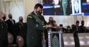 Exército confronta Bolsonaro. Até quando? – Bate-papo com Hélio Doyle