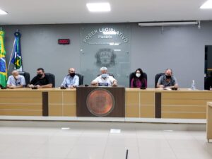 Em debate, prefeita Andréia Wagner cobra serviço da Energisa  na Câmara de Vereadores