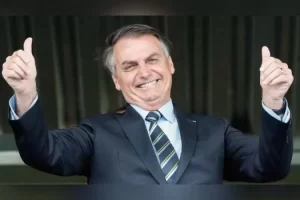 Bolsonaro não governa, faz campanha para garantir segundo turno: Bate- papo com Hélio Doyle