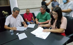 Prefeita Andréia Wagner assina Ordem de Serviço para construção da Casa do Mel em Jaciara
