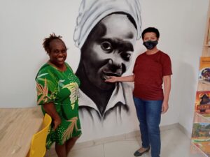 Santa Alves, presidenta da Unegro-DF, recebe o troféu “Personalidades que Agitam a Resistência Negra”