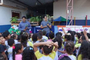 Escola Municipal Santa Rosa recebe mudas de ipês e frutíferas  