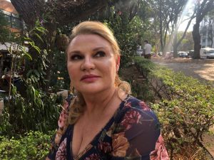 Show no Feitiço das Artes celebra novo momento da cantora e compositora Karin Richter 