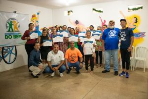 <strong>Projeto solidário entrega certificação de diversos cursos para população em situação de rua</strong>