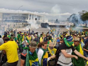 Por que falhou a segurança na Praça dos Três Poderes, o que facilitou atos terroristas?