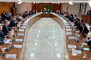 Lula com governadores, Congresso e STF: afirmar a democracia para desenvolver o país