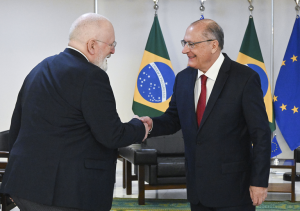 <strong>Presidente em exercício, Geraldo Alckmin recebe alto executivo da União Europeia</strong>