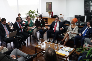 <strong>Em encontro com representantes de entidades, Paulo Pimenta defende liberdade no exercício do trabalho jornalístico</strong>