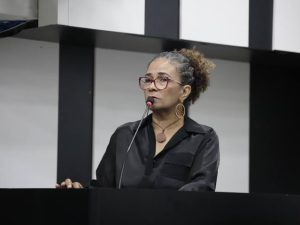 <em>Edna pede abertura de Comissão Processante contra prefeito</em>