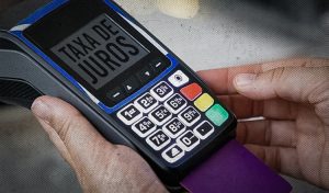 76% dos brasileiros apoiam Lula na defesa da queda dos juros, diz pesquisa