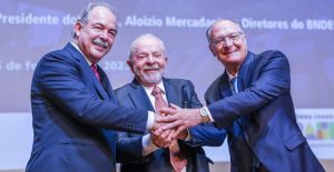 <strong>Mercadante toma posse no BNDES e promete banco verde, inclusivo e tecnológico</strong>