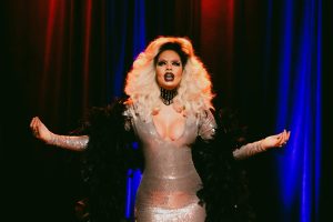 <strong>Distrito Drag oferece cursos gratuitos de maquiagem e performance artística</strong>