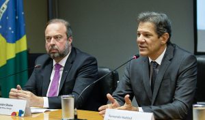 Combustíveis: governo reduz impacto da reoneração; agora é construir nova política de preços