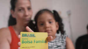<strong>Maria José: “Com o adicional de R＄ 150 no Bolsa Família, garanto comida e remédio para os meninos”</strong>
