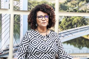 Edna defende fim de programa nacional de escolas cívico-militares