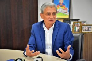 Nova decisão garante participação de Neurilan Fraga na disputa pela AMM