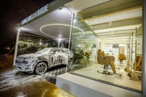 Carbearia: inovador empreendimento brasiliense oferece soluções para o acelerado cotidiano do público masculino urbano