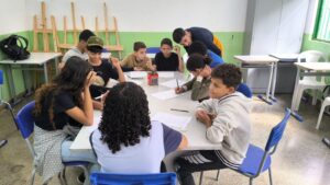 Oficinas de teatro no projeto Viver Melhor despertam criatividade e cidadania em jovens de Várzea Grande