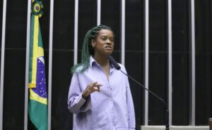 Deputada Dartora denuncia na tribuna omissão da Prefeitura de Curitiba com a população em situação de rua