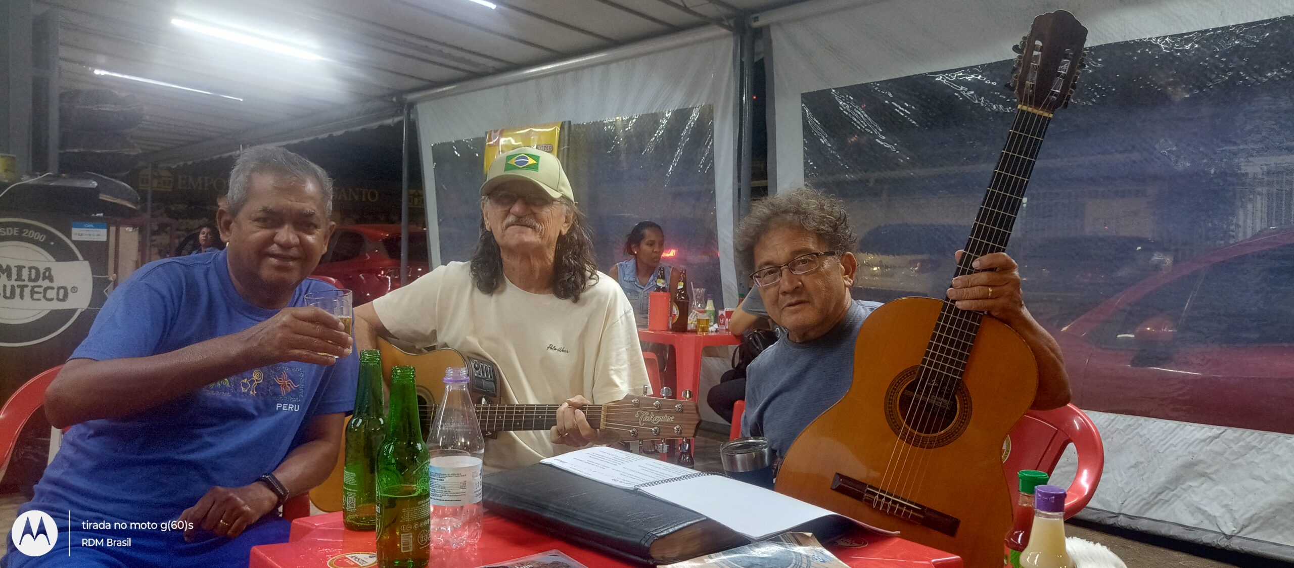 Carlos Melodia e Edmar Sonoroso e o bom da música no Quiosque do Galego